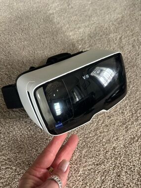 VR One Plus Smartphone VR Headset - White and Black